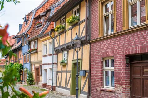 De Quadraturbrunnen: Een Verfrissende Oase in het Hart van Quedlinburg!