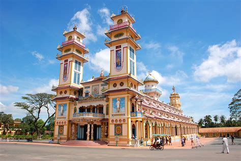 Cao Dai Tempel: Een Oase van Spirituele Verwondering en Architecturale Pracht!