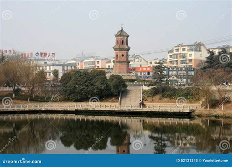  De Pagoda van Fuyang: Een Historische Toegift en Rustpunt met Panoramisch Gezicht!