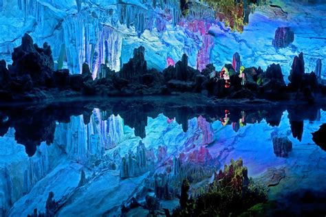 Reed Flute Cave!  Een betoverende onderaardse wereld vol kristallen schoonheid en magische verlichting!