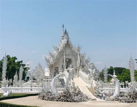 De Zilveren Tempel: Een Verborgen Parel van Culturele Pracht en Mystieke Aura in Chiang Rai!